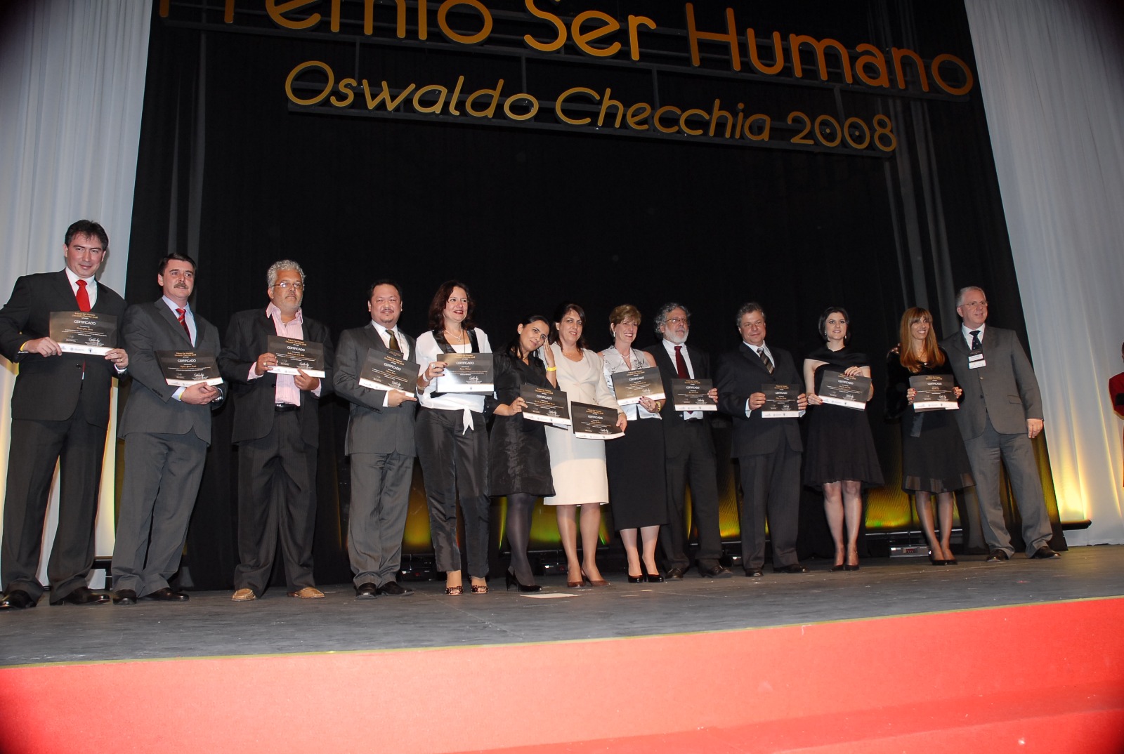 Washington Sorio recebendo o Prêmio Ser Humano Oswaldo Checchia pela ABRH-Brasil em 2008 com 12 cases vencedores